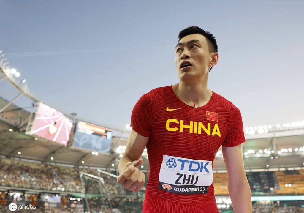 目前19轮联赛战罢，利物浦取得12胜6平1负的战绩，球队高居联赛第一。